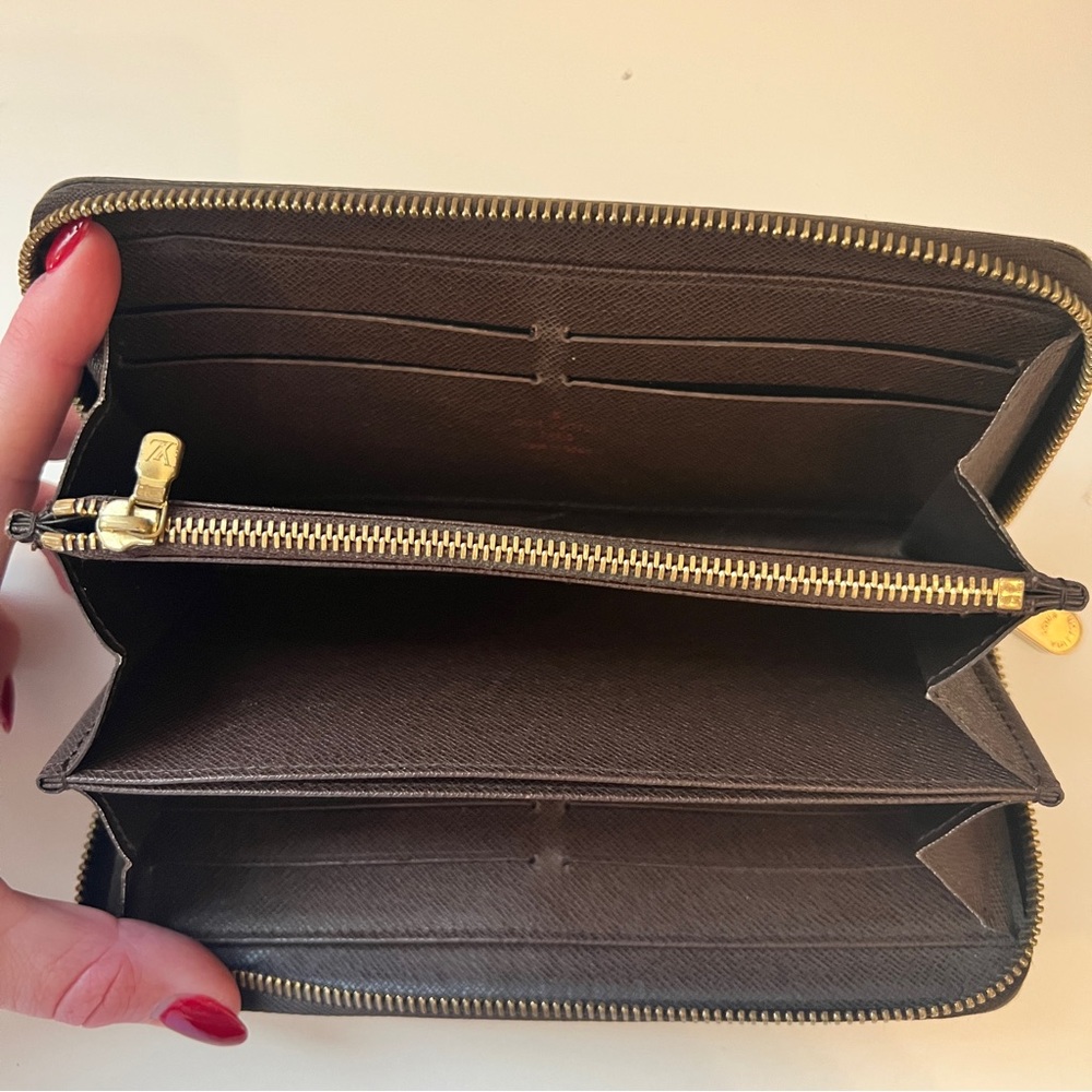 Louis Vuitton Zippy Wallet - Picture 11 of 17